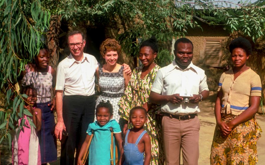 Jean-Marie Bockaert ne mukajende Danièle ne bana betu ba mu Afrike