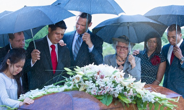Jokristo nyiso Jokristo wetegi ni gidewogi adier sama liel oyudo ng’ato