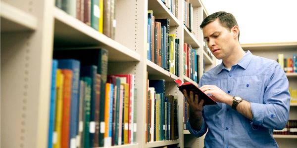 Jngo chjota xi Biblia tíbʼéxkia ya biblioteca