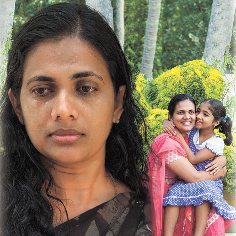 തന്റെ കുഞ്ഞിനെ ലാളിക്കുന്നത്‌ ഒരു അമ്മ ഓർക്കുന്നു
