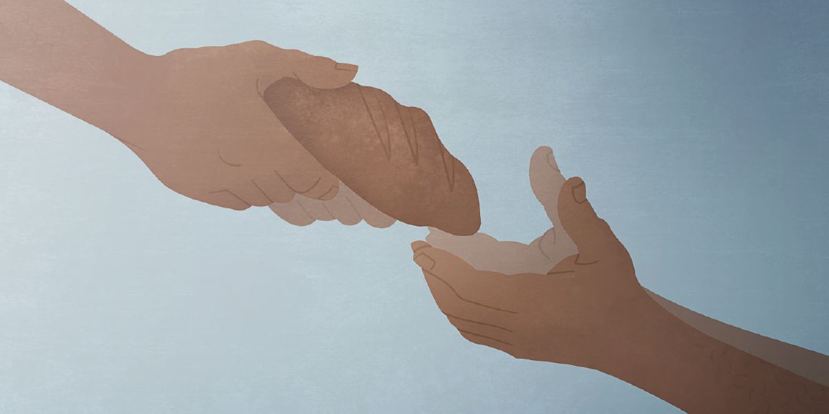 အကျဉ်းသားတစ်ယောက်က နောက်အကျဉ်းသားတစ်ယောက်ကို အစားအစာ မျှပေးနေစဉ်