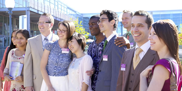 လူမျိုးနိုင်ငံမတူပေမဲ့ ပျော်ရွှင်နေတဲ့အုပ်စုတစ်စု