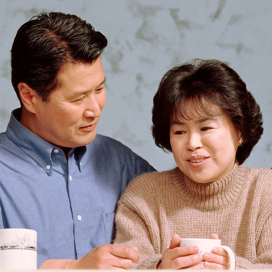 ဇနီးပြောတာကို ခင်ပွန်း နားထောင်နေစဉ်