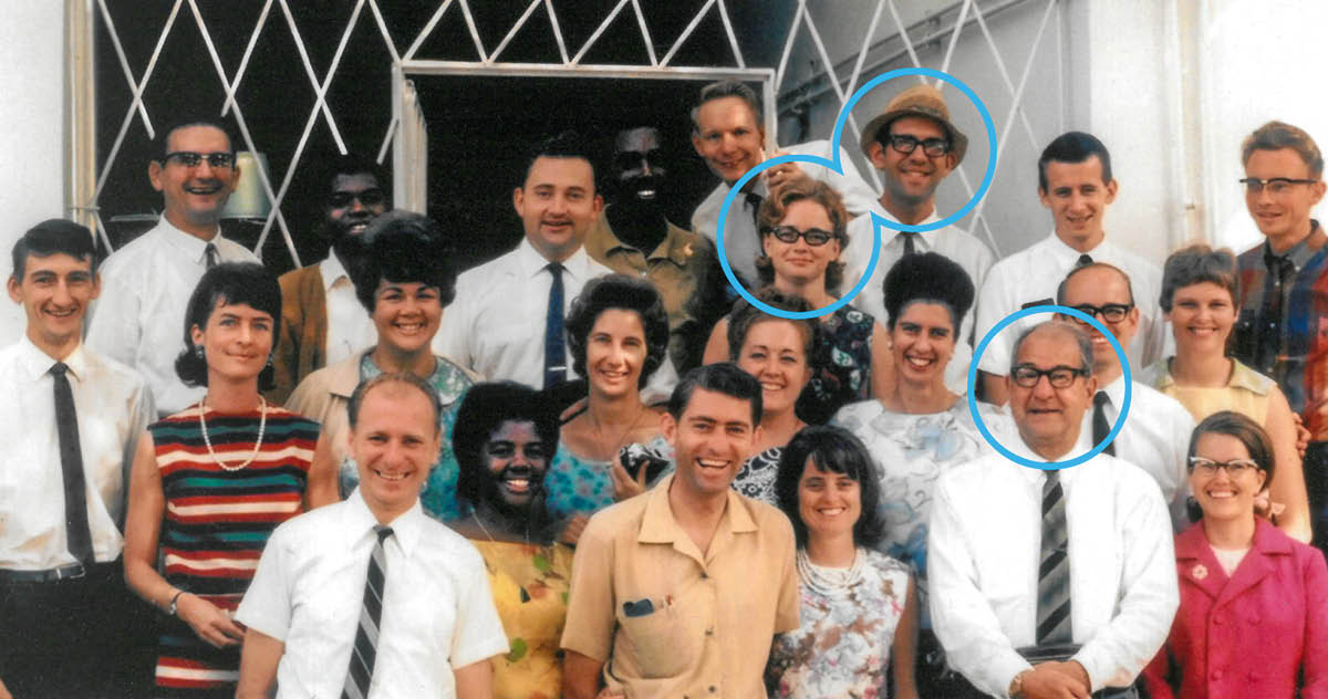 ဒေရယ်လ်နဲ့ စူဇာနာ ရှပ်၊ နေသန် အိပ်ချ် နောရ်၊ တခြားညီအစ်ကို/မများနဲ့ အတူ။