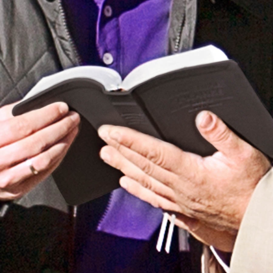 ဖွင့်ထားတဲ့ ကျမ်းစာအုပ်