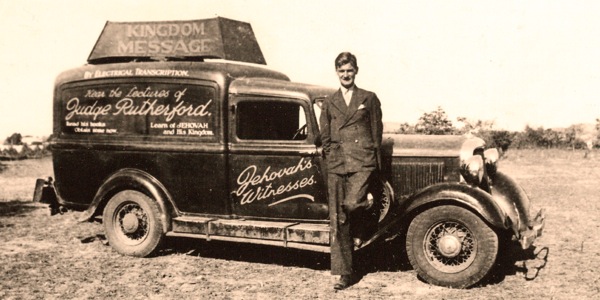 [စာမျက်နှာ ၃၂ ပါ ရုပ်ပုံ]