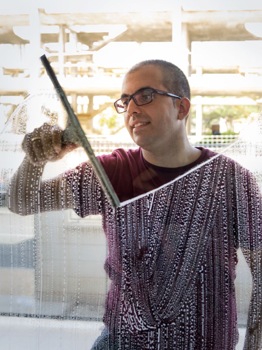 Jonathan kichipaujtok se ventana