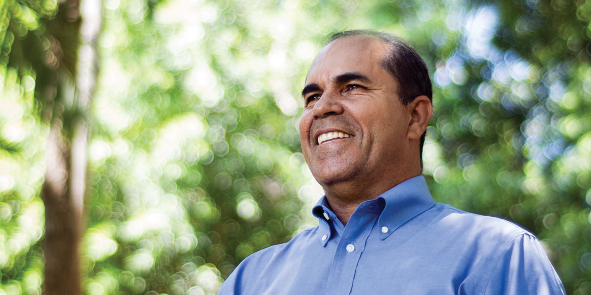 U-Israel Martínez khathesi