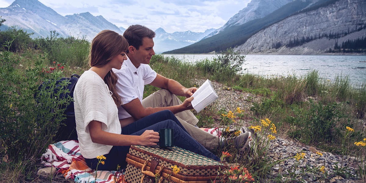 Se tlakatl iuan isiuauj kipouaj Biblia ijkuak kisaj ontlakuaj kiyauak