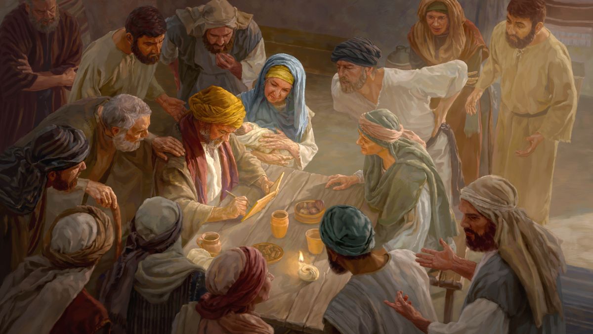 Zekariya akulemba dzina la mwana ndipo Elizabeti ali pambali pake atanyamula mwanayo. Anthu okhala nawo pafupi komanso achibale amuzungulira ndipo akumuyang’ana mwachidwi.