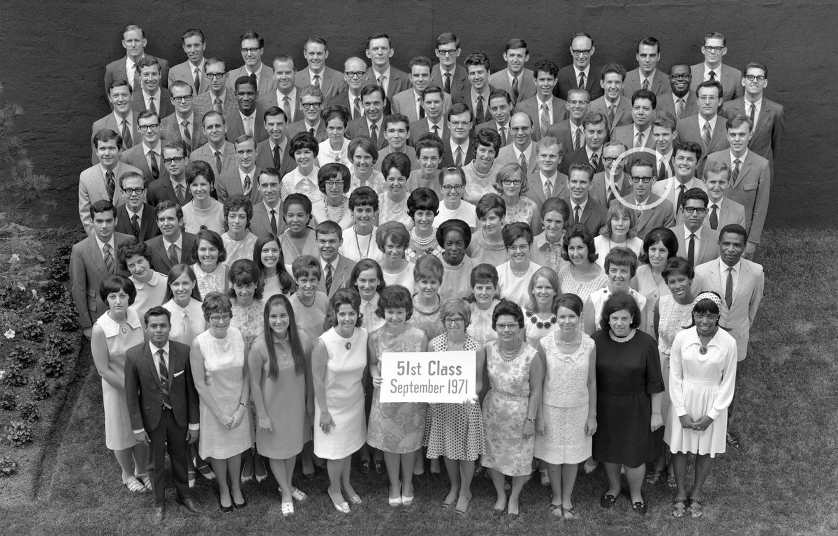 Teerii fi barattoota Mana Barumsaa Giiliyaad kutaa 51​ffaa Fulbaana 1971 eebbifaman.
