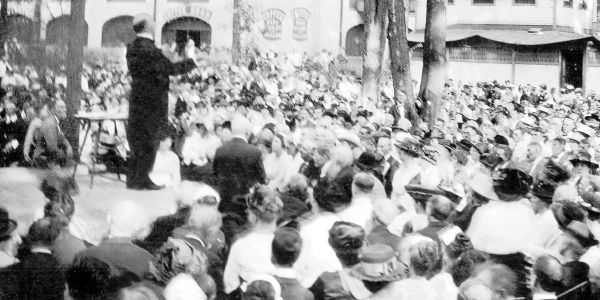 Walgaʼii guddaa bara 1919 Seedaar Pooyinti, Ohaayoo, Yunaayitid Isteetisitti godhame irratti obboleessi keenya Raazarfordi haasaa yeroo dhiheessu