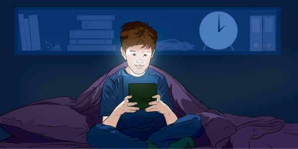 Лӕппу йӕ хуыссӕныл бады ӕмӕ видеохъӕзтытӕй хъазы