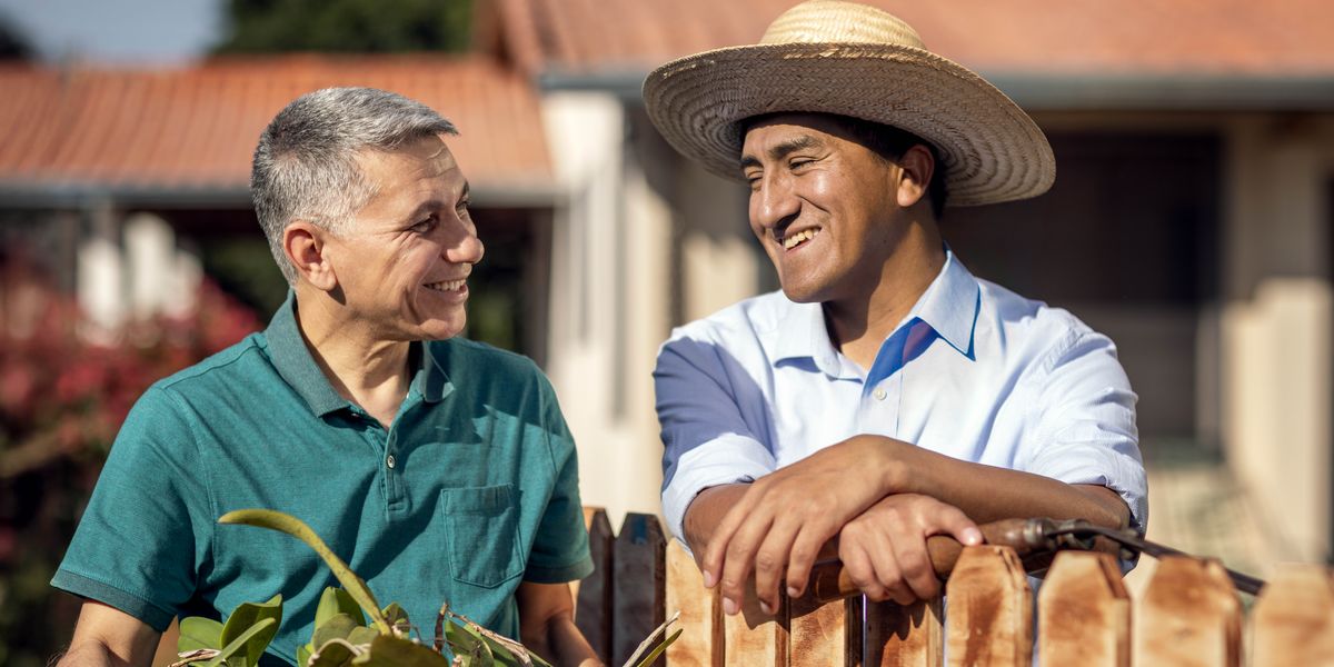 Dos bisiña tin un dushi combersacion cu otro na cura.