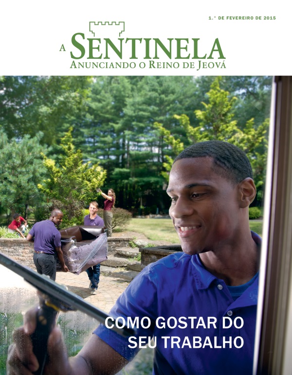 Jovens felizes ao realizar trabalho braçal