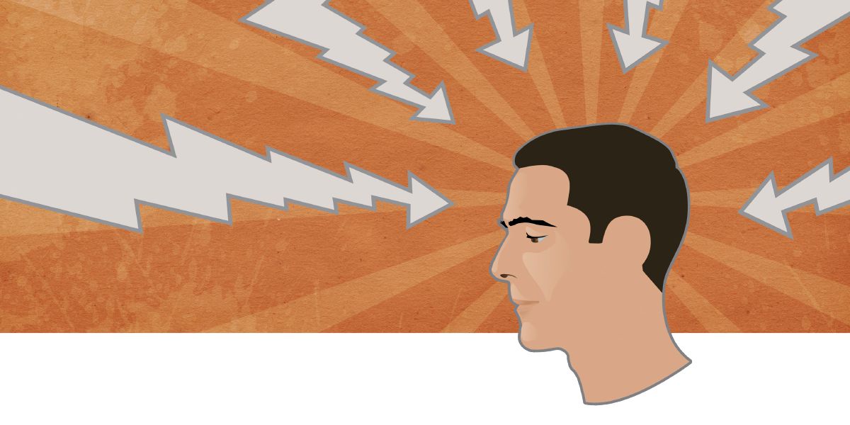 Setinhas em direção à cabeça de um homem, simbolizando as mentiras que Satanás usa para atacar nossa mente