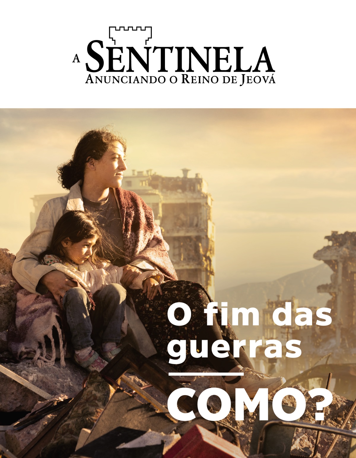 Uma mulher com o braço em volta de sua filha pequena. Elas estão sentadas numa pilha de destroços em uma cidade que foi devastada pela guerra. Ao redor delas há prédios em ruínas.