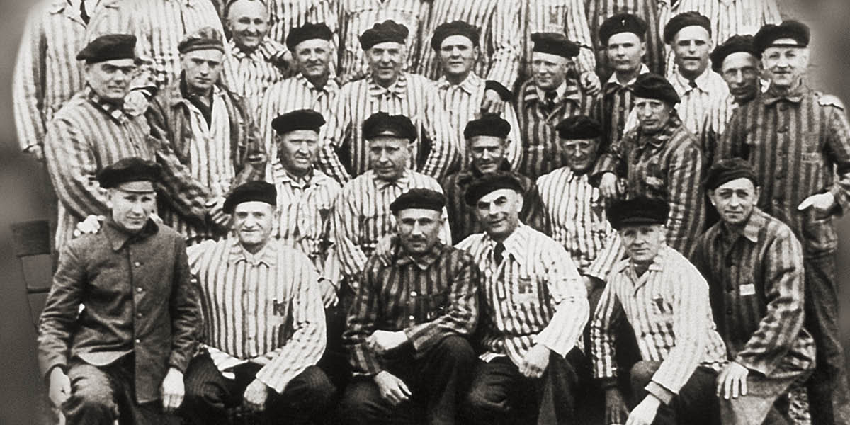 Un grupo de prisioneros en un campo de concentración.