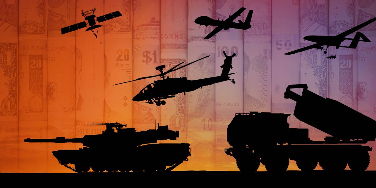 Siluetas de aviones y vehículos militares. En el fondo se ven imágenes de billetes de varios países.