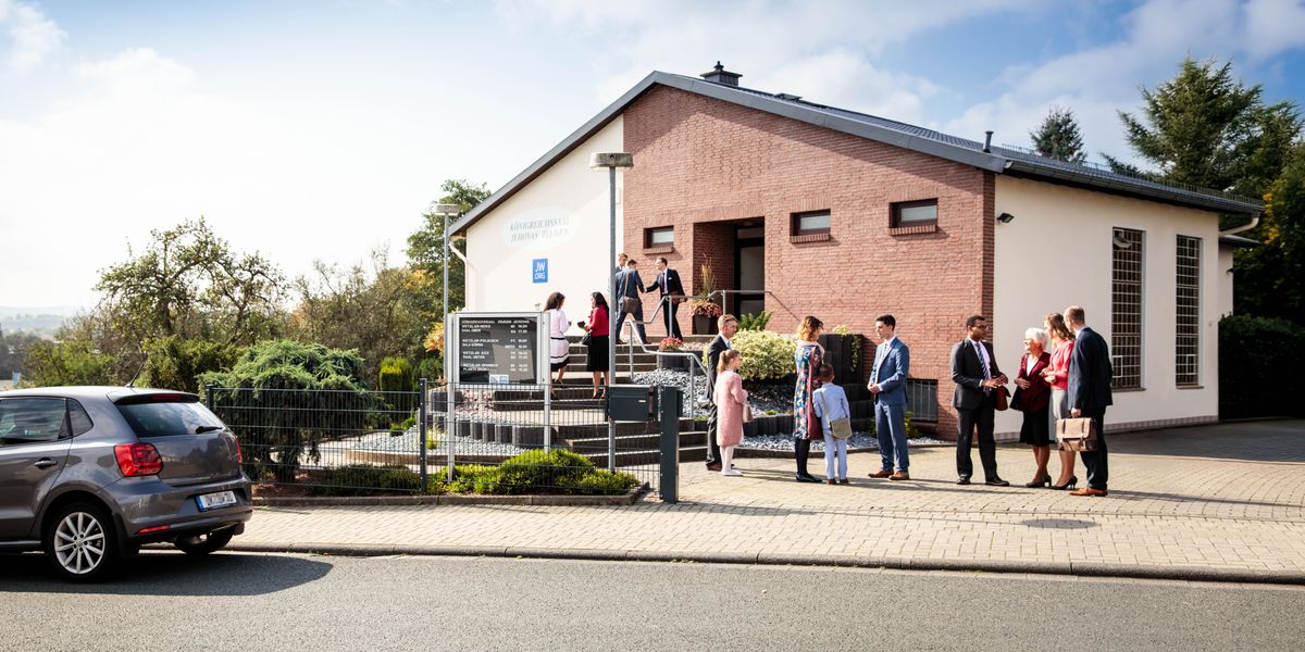 Jehoväpa testïgunkunam Diospita yachakuyänan wayipa enträdanchö shumaq parlakuykäyan.