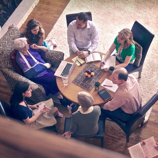 Huk familian yuyaq mamankuwan kuska huñukushanku imakunapi yanapanankumanta rimanankupaq