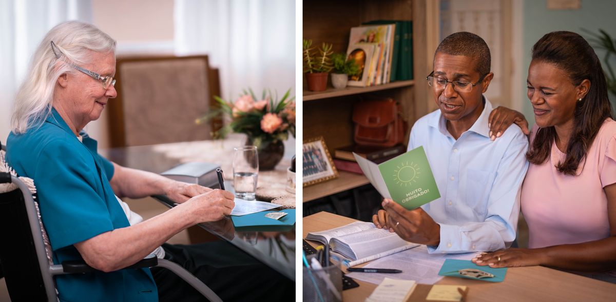 Fotokuna dibujokuna ima: 1. Juj kuraj hermana silla de ruedas nisqapi tiyaykuspa juj tarjetata qelqashan, juj sobrepitaq qolqeta churashan. 2. Warmi-qhari hermanonchiskuna kusisqa tarjeta leeshanku.