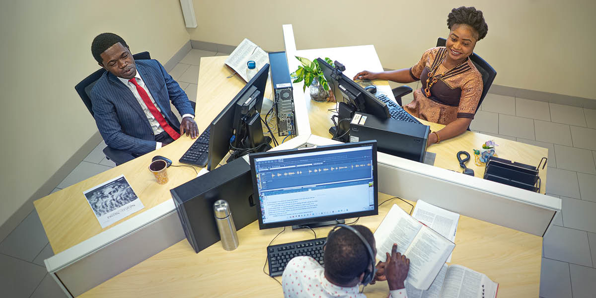 Traducishpa ayudaj huauquipanicunami shuj publicacionda traducinajun.