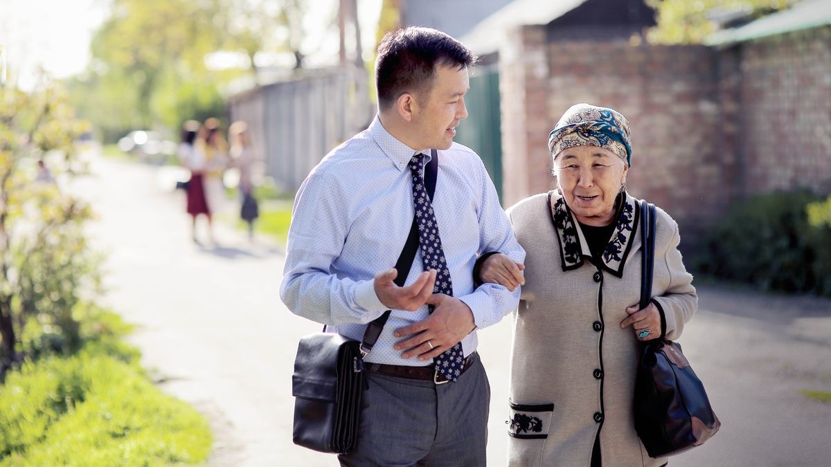 Shuj joven huauquigumi shuj mayorlla paniguta predicacionbi ayudajun.