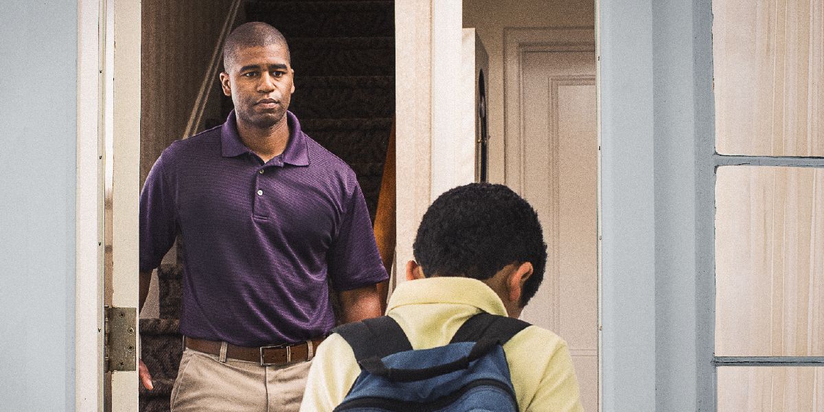 Jekh dad phravela o udar, a o čhavo leskoro khuvela andre teljarde šerea