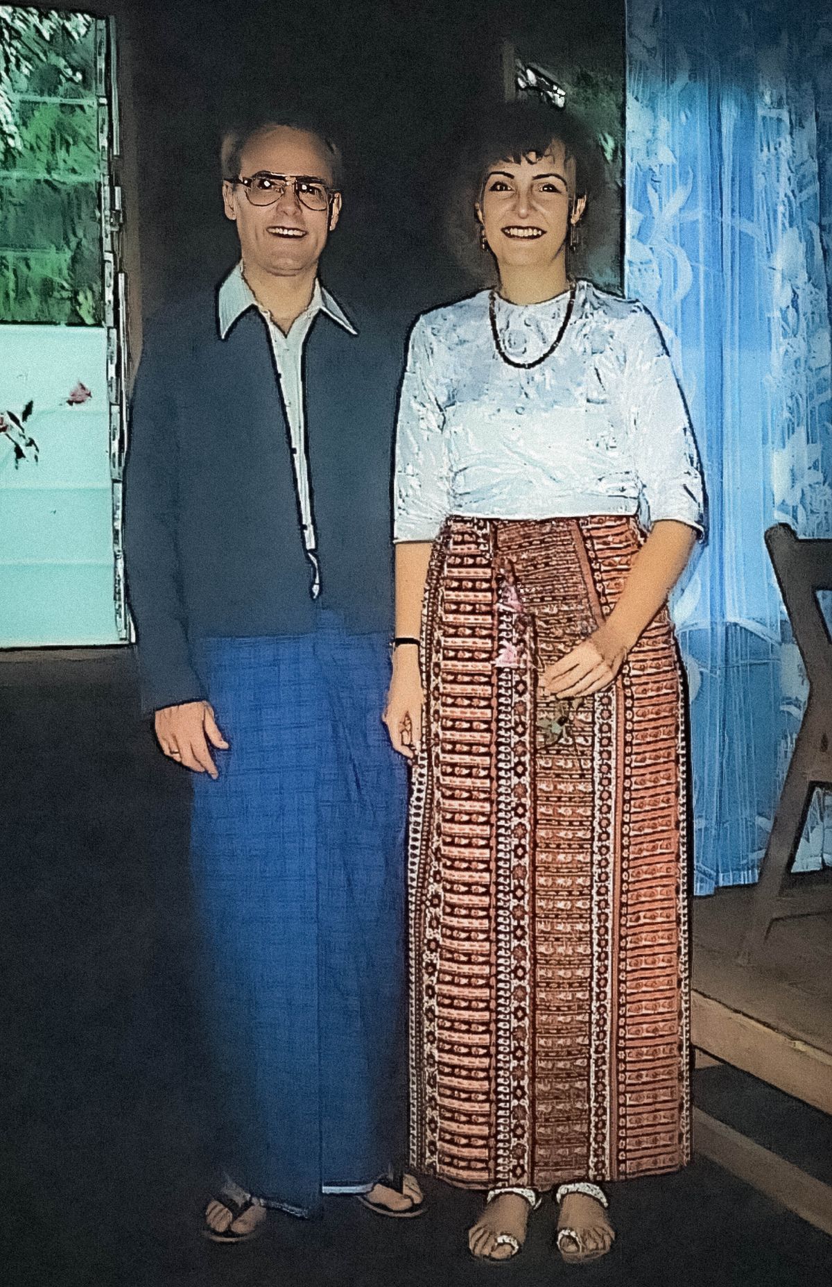 Хокан и Хелен в традиционной мьянманской одежде.