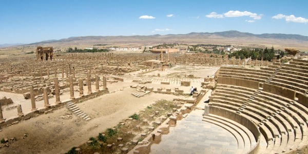 Ibisigarira vy’igisagara ca kera ca Thamugadi, igisigaye citwa Timgad