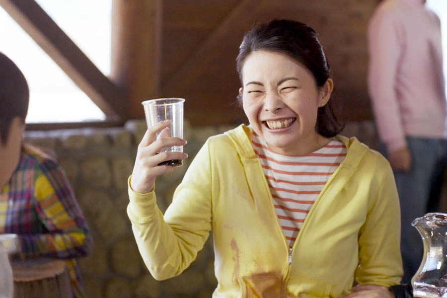 Miki laughs when a little boy bumps her and causes her to spill her drink on her clothes