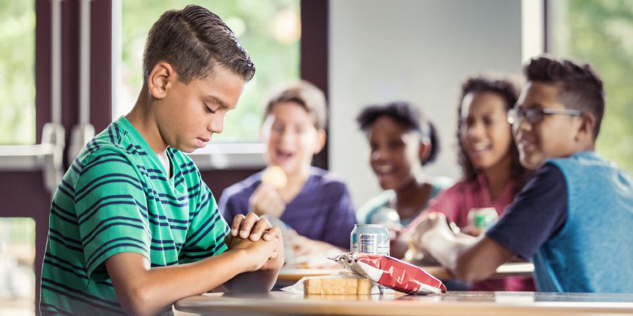 A Witness boy at school is ridiculed when he prays before eating