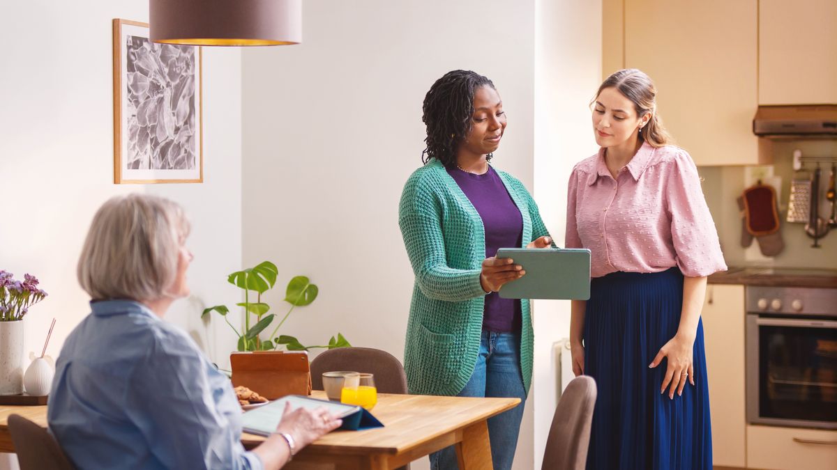 A sister helping her Bible student prepare for the ministry during their Bible study. The student gives a presentation to the sister, using the tract “Where Can We Find Answers to Life’s Big Questions?”