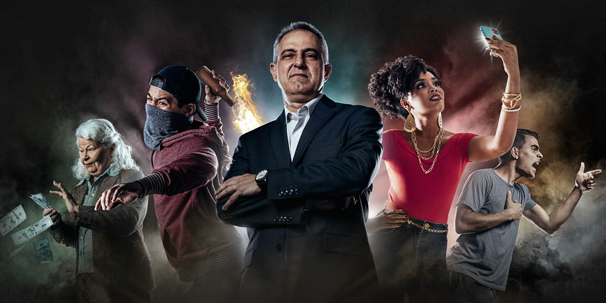 පින්තූරවල අදහස: නරක විදිහට හැසිරෙන මිනිස්සු. 1. සල්ලිවලට කෑදර වයසක ගෑනු කෙනෙක් එයාගේ අතේ තියෙන සල්ලි ගණන් කරනවා. 2. මාස්ක් එකක් දාගෙන ඉන්න උද්ඝෝෂකයෙක් ගිනිගන්න බෝතලයක් විසි කරනවා. 3. හුඟක් ආඩම්බරෙන් ඉන්න ව්‍යාපාරිකයෙක්. 4. තමන් ගැන මහ ඉහළින් හිතාගෙන ඉන්න යෞවනියක් සෙල්ෆි එකක් ගන්නවා. 5. කේන්තියෙන් ඉන්න තරුණයෙක් තව කෙනෙක්ට යටිගිරියෙන් කෑගහනවා.