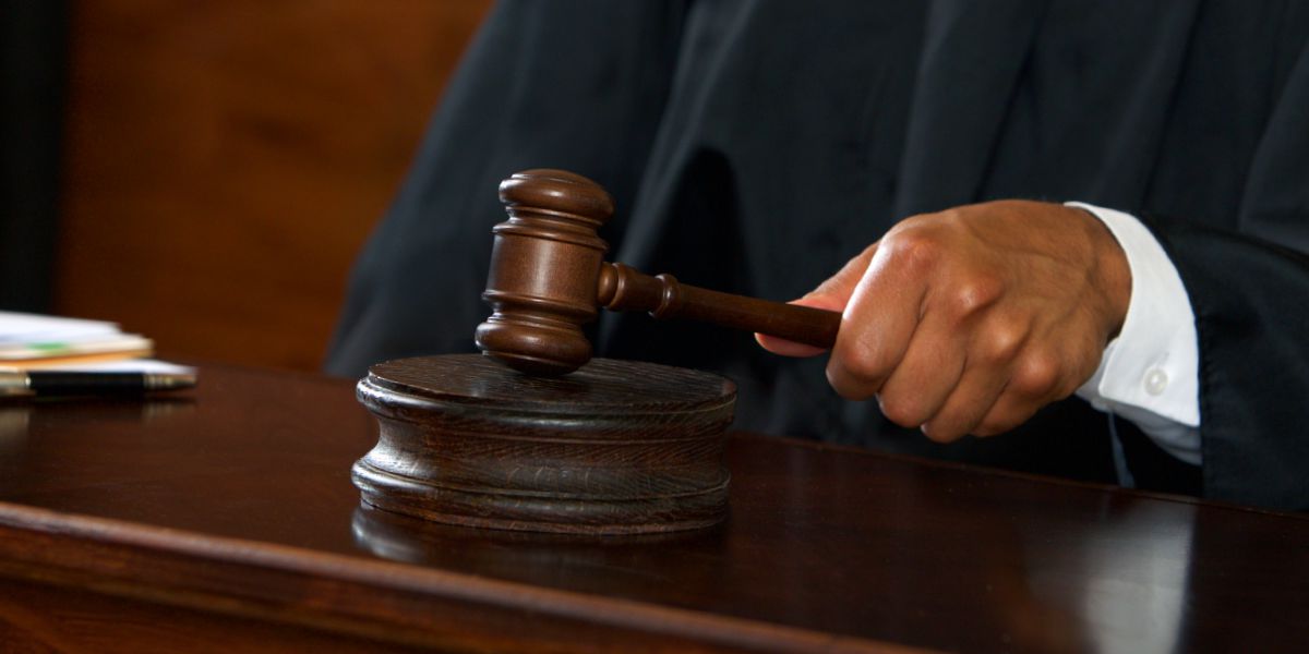 තීන්දුවක් දෙන විනිශ්චයකරුවෙක්