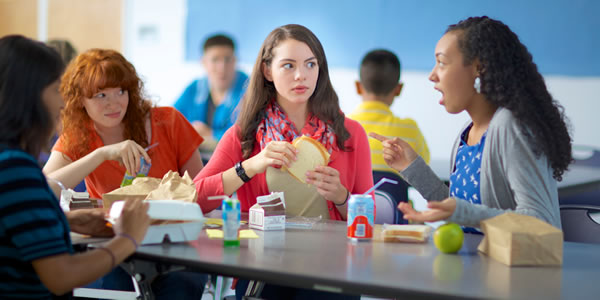 ලිංගික කාරණා සම්බන්ධයෙන් ඇගේ ස්ථාවරය පැහැදිලි කරන යෞවනියක්