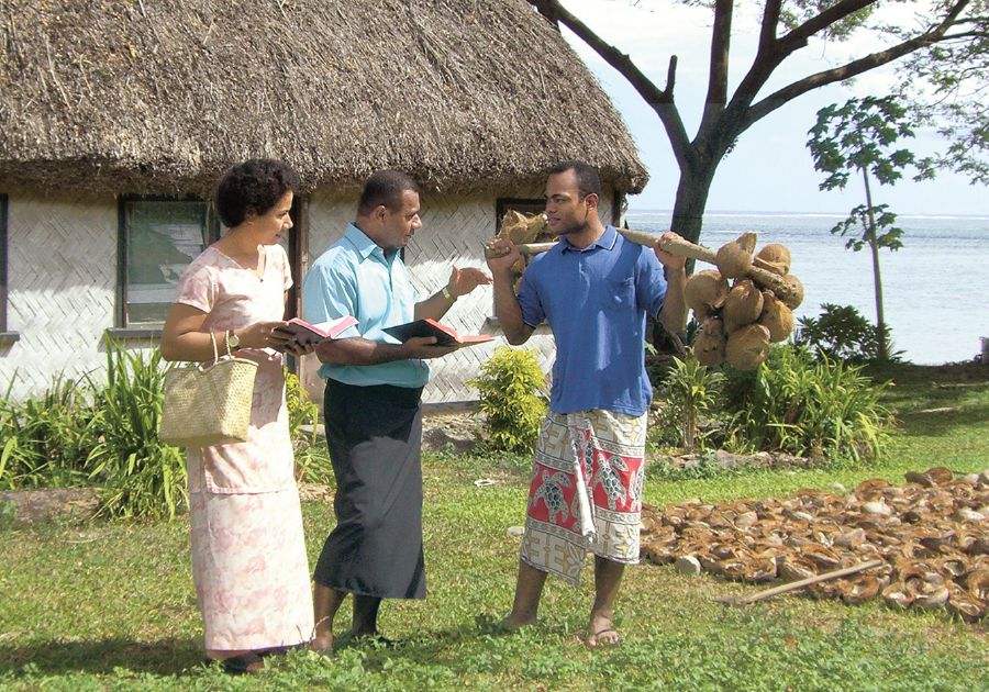 යුවළක් සේවයේ හවුල් වෙමින්