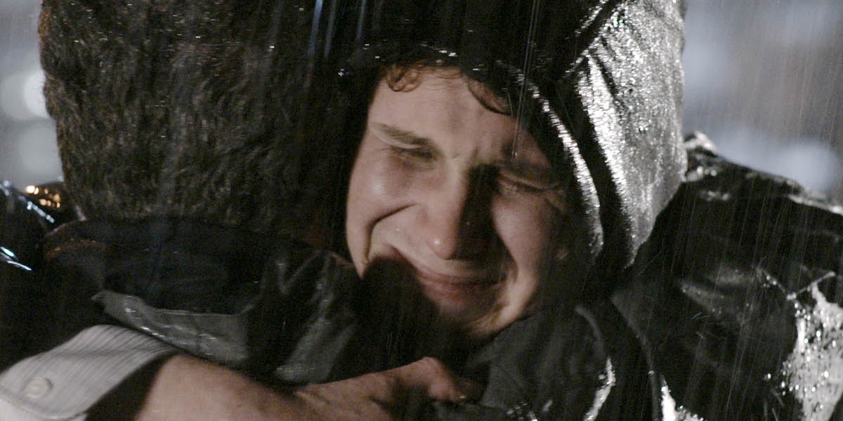 ඩිලන් තාත්තාව බදාගනිමින්