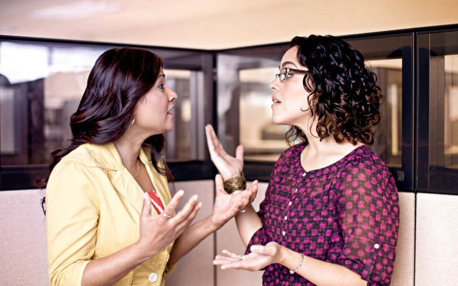 සහෝදරියන් දෙදෙනෙක් අතර එකඟ නොවීමක් ඇති වෙලා