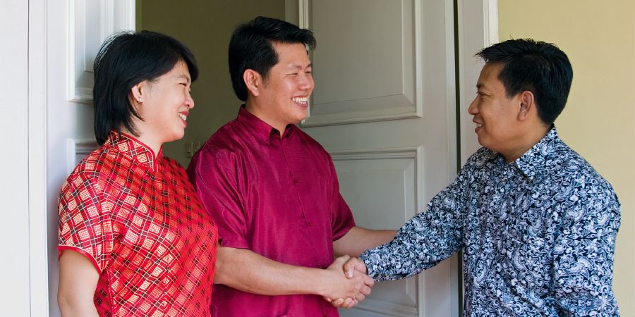 බෑම්බැං විවිධ ජාතීන් සමඟ සතුටින්