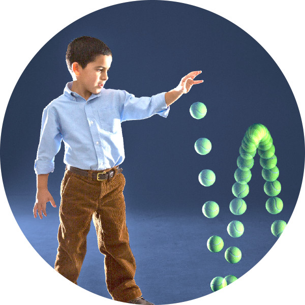 ළමයෙක් බෝලයක් බිමට ගහනවා