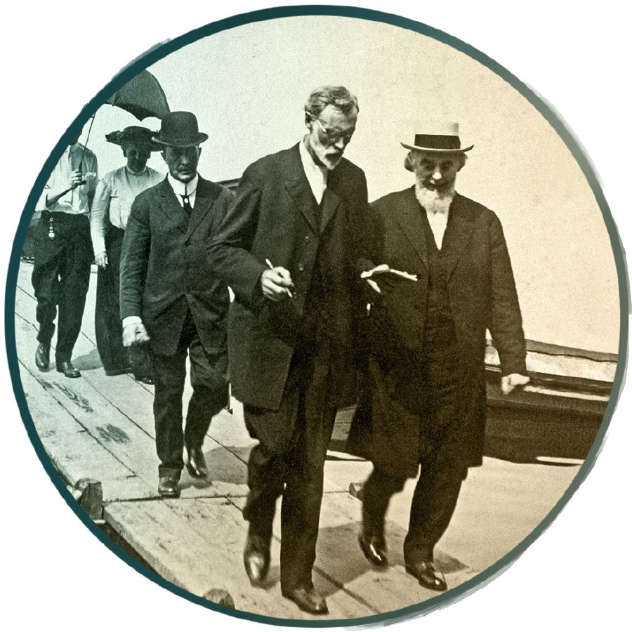 Charles Russell miaraka amin’ny namany vitsivitsy.