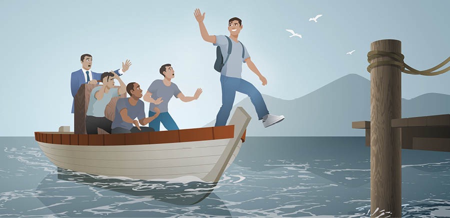 En kille kliver av en båt innan den har kommit i hamn. Hans lärare och klasskamrater varnar honom för att lämna båten.