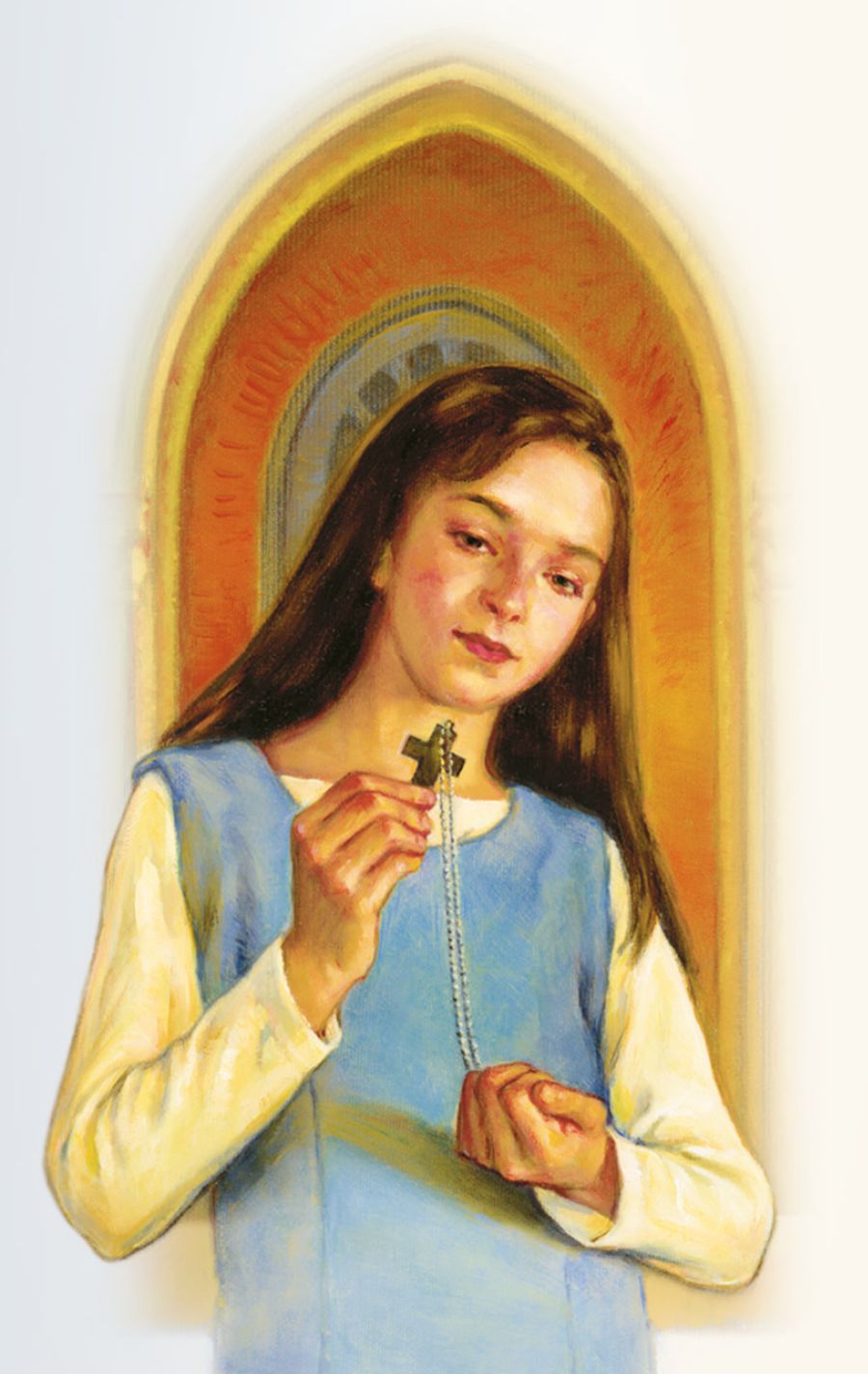 En tjej håller i ett halsband med ett kors