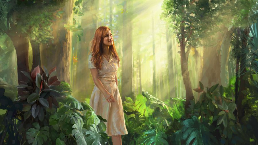 En fullkomlig kvinna vandrar i en skog. Solstrålar letar sig ner genom lövverket.