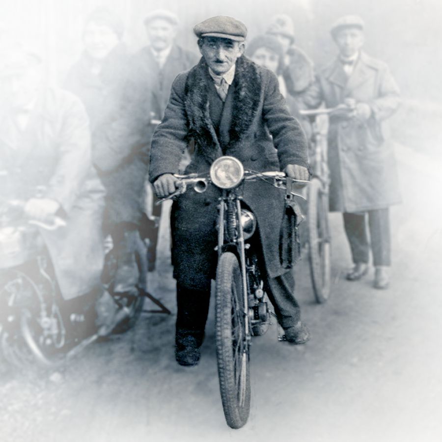 Kolportörer cyklar och kör motorcyklar.