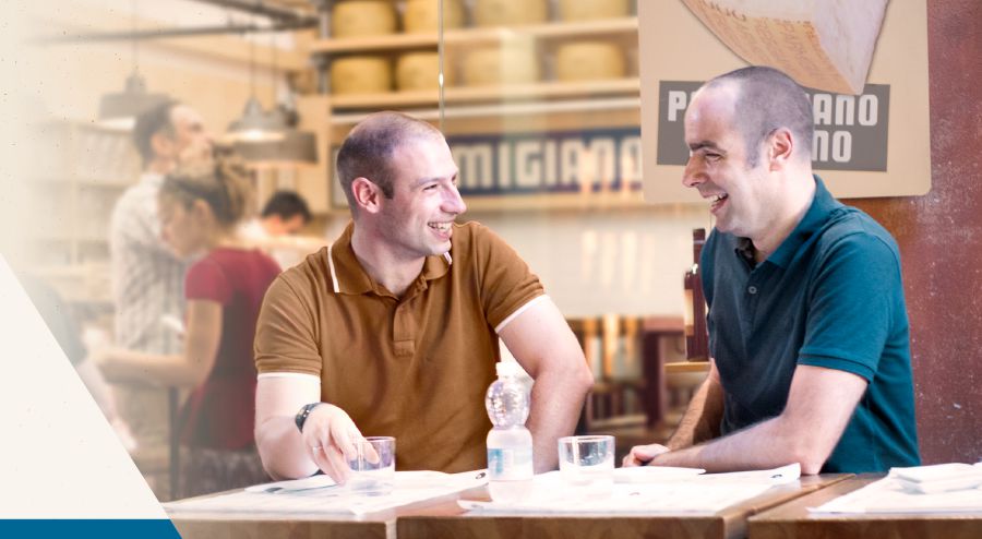 Federico och Antonio har trevligt tillsammans.