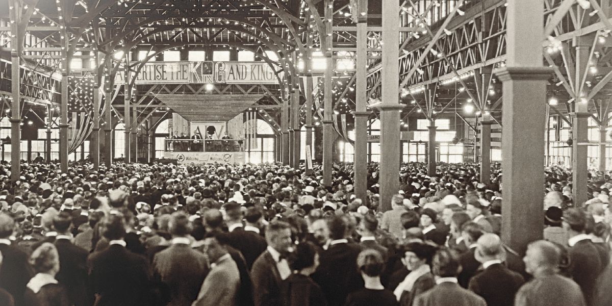 Den fullsatta lokalen vid sammankomsten på Cedar Point i Ohio 1922.