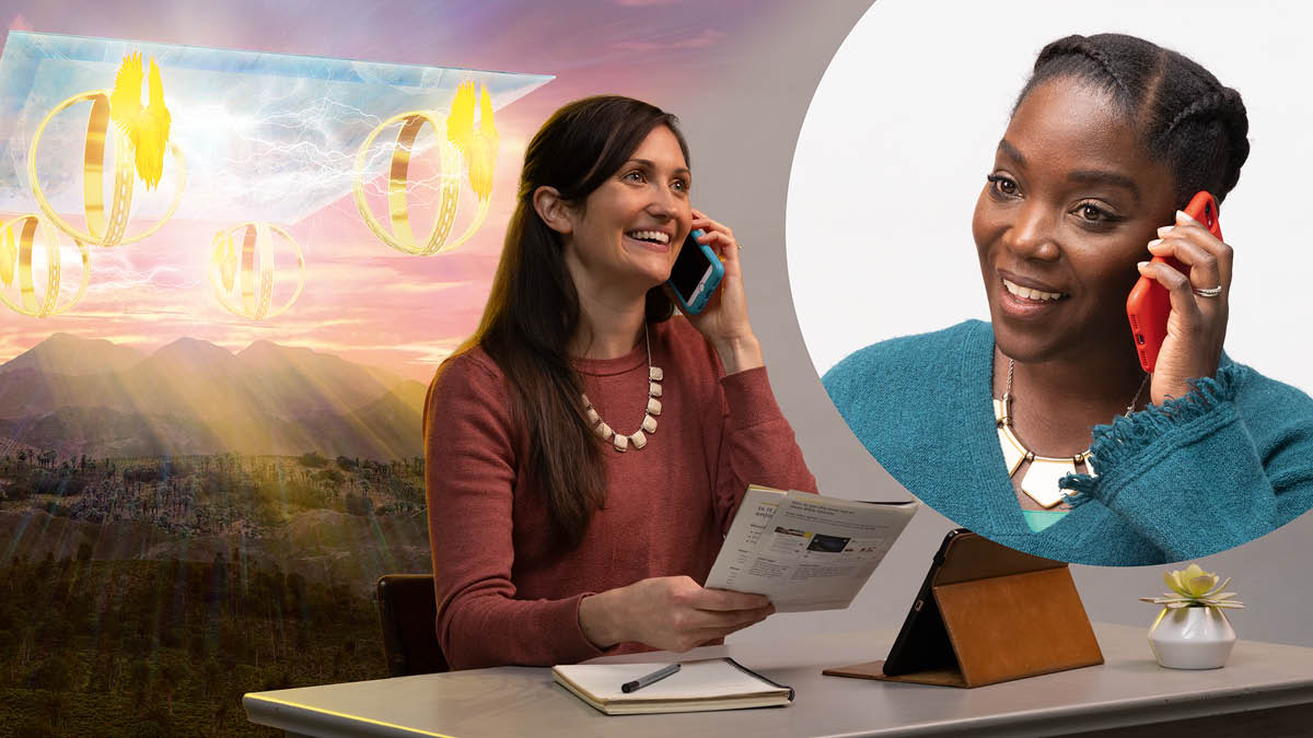 Mamman, som varit med på en tidigare bild, vittnar för en kvinna över telefon som lyssnar. Jehovas himmelska vagn syns i bakgrunden.